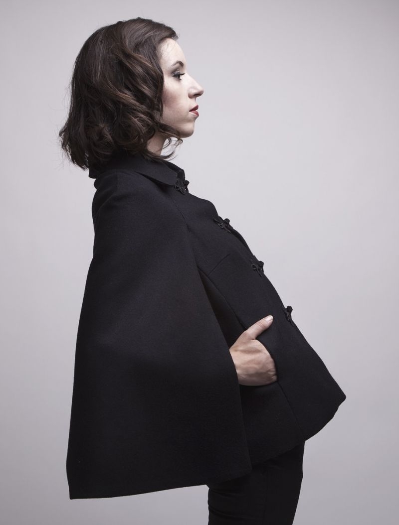 chaqueta capa negra blancaspina